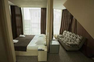 Отель Tbiliseli Boutique Hotel Тбилиси Семейный номер с балконом-3