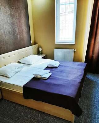 Отель Tbiliseli Boutique Hotel Тбилиси Двухместный номер с 1 кроватью или 2 отдельными кроватями-1