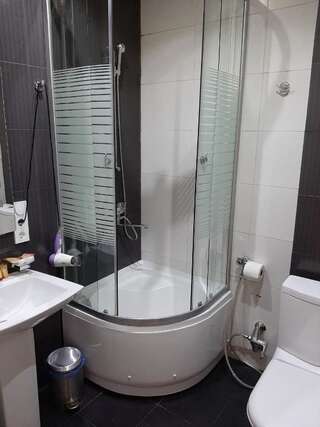 Отель Tbiliseli Boutique Hotel Тбилиси Семейный номер с балконом-5