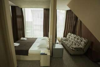 Отель Tbiliseli Boutique Hotel Тбилиси Семейный номер с балконом-6