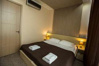 Отель Tbiliseli Boutique Hotel Тбилиси Семейный номер с балконом-7